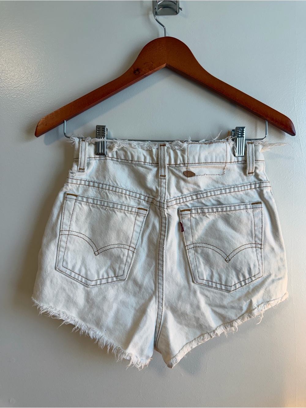 Levi’s vintage White Denim High-Waist Cutoff Shorts 25